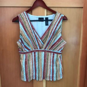 Sleeveless v-neck top